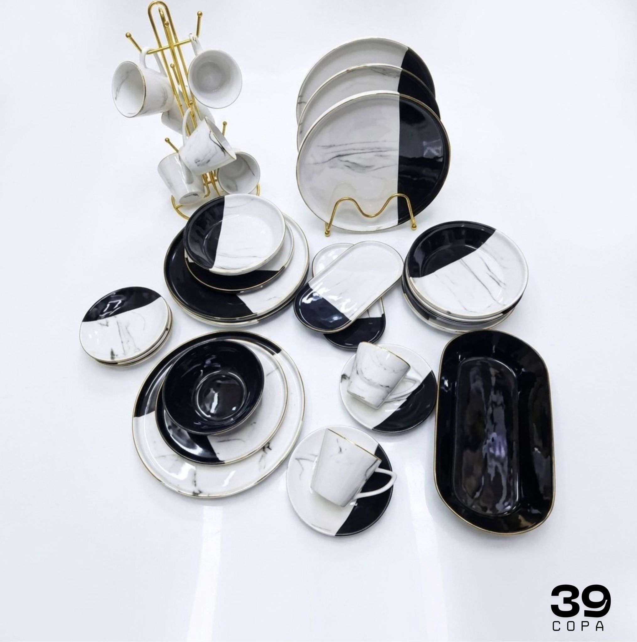 Set pjatash 39 pjesë, bardhë e zi.