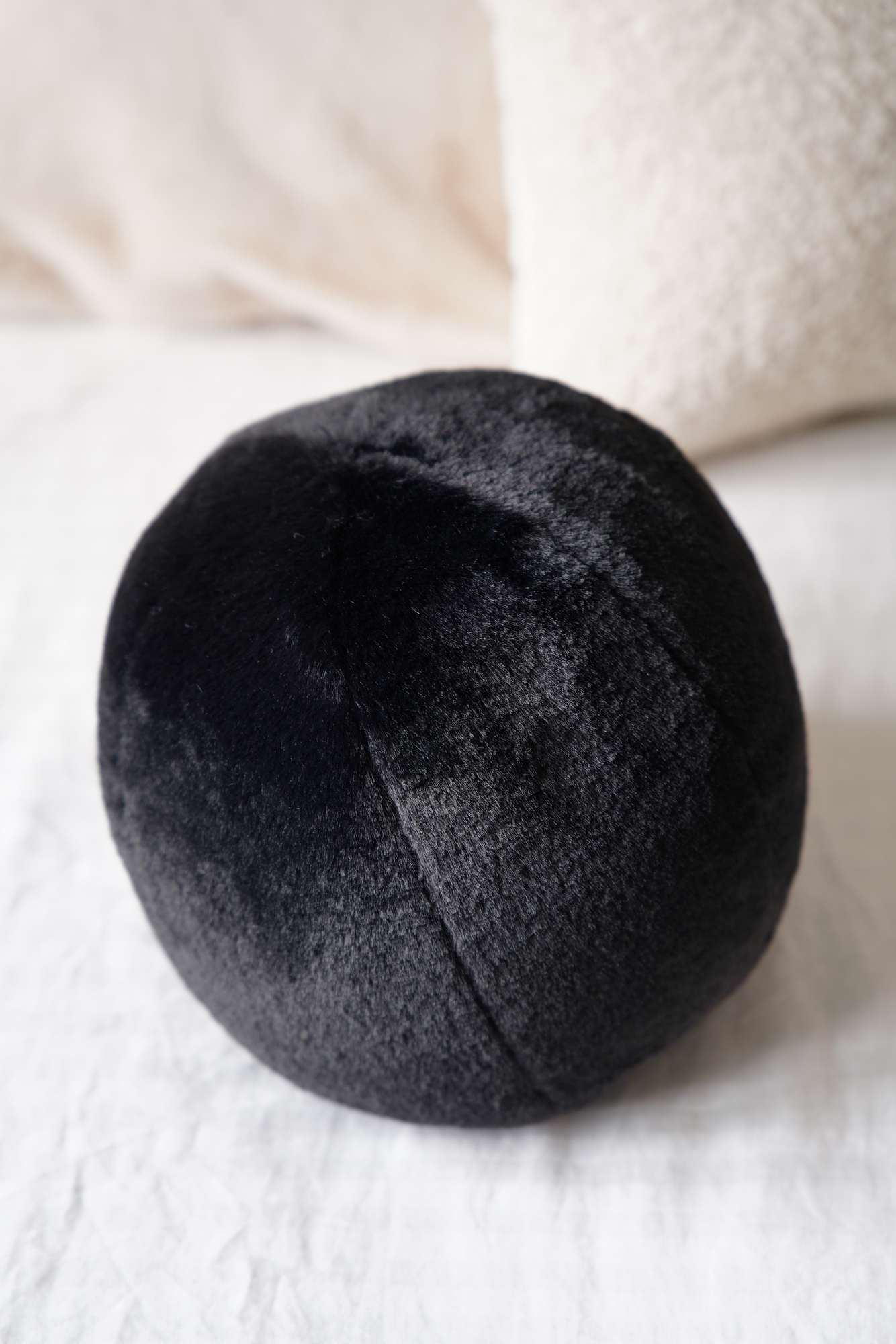 Jastëk Aberto Design Pelus Top - e zezë